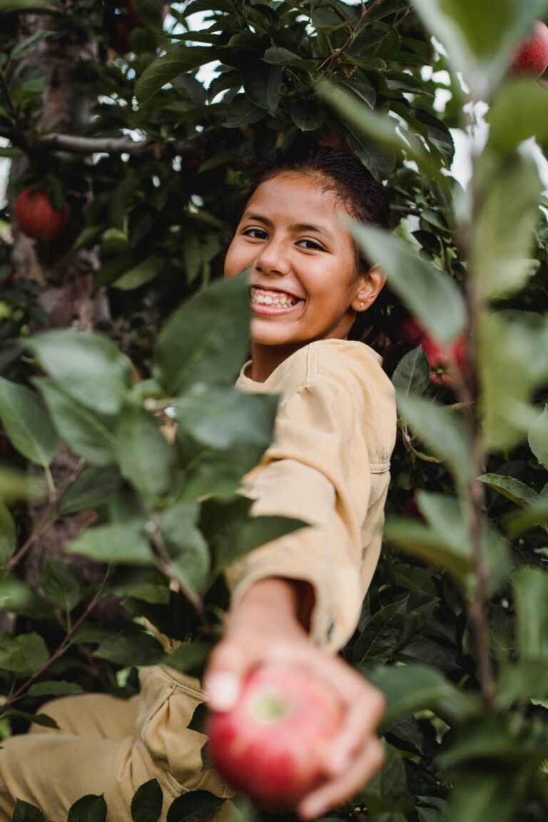 7 Best Organic Pesticides for Fruit Tree Maintenance That Protect Pollinators