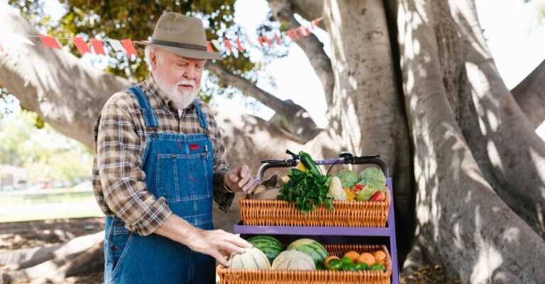 7 Strategies for Selling Wool at Farmers Markets That Create Loyal Customers