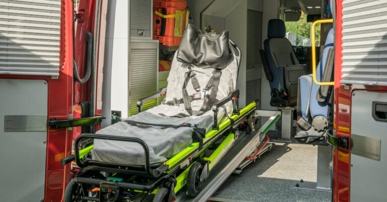 7 Ideas for Integrating First Aid Stations into Farm Layouts That Save Lives