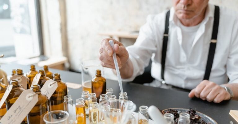 7 Ways to Use Essential Oils in Beekeeping That Prevent Common Issues