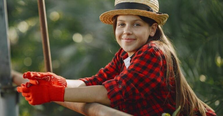 7 Best Comfortable Gardening Gloves for Kids All Day That Grow With Them