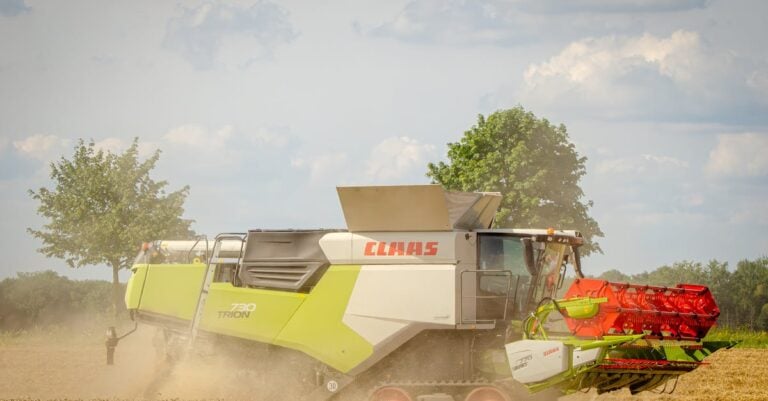 6 Best Bluetooth Earmuffs for Mowing Large Fields That Save Your Hearing