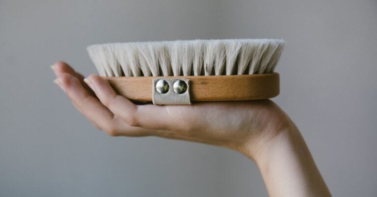 5 Best Ergonomic Scrub Brushes for Comfortable Grip That Prevent Hand Strain