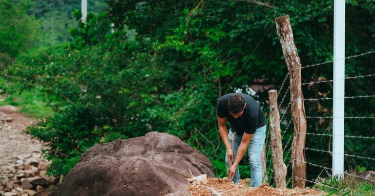 7 Best Spades for Digging Fence Post Holes That Cut Through Roots