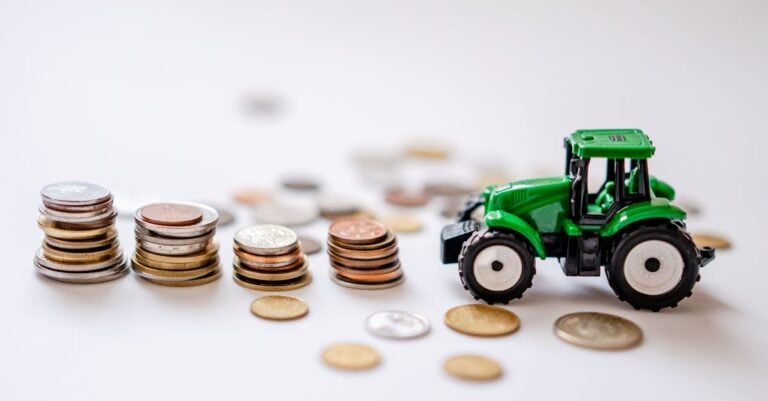 7 Best Small Scale Farming Books for Profit That Build Real Income