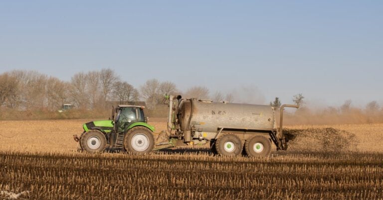7 Best ATV Spreader for Fertilizing Fields That Save Time