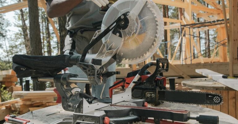 3 Best Chainsaw Gloves for Vibration Reduction That Pros Trust