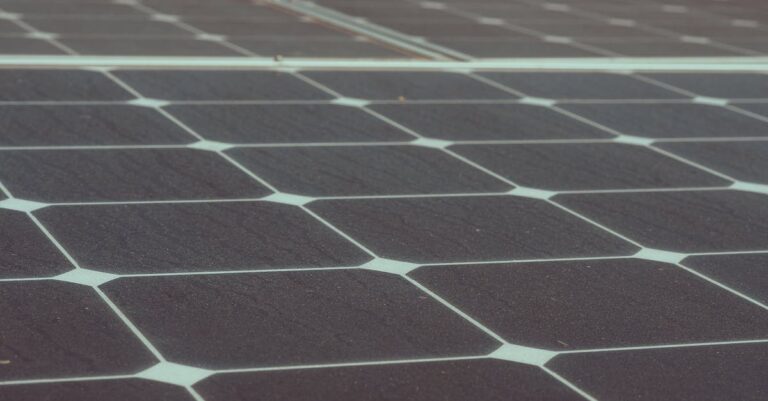 5 Best Solar Powered Yard Lights for Off Grid Farms That Work Year-Round