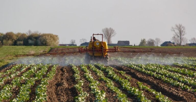 4 Best Boom Sprayer Nozzles for Row Crops That Prevent Drift