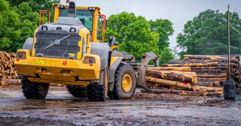 7 Best Tractor Log Splitter Racks That Support Self-Sufficiency